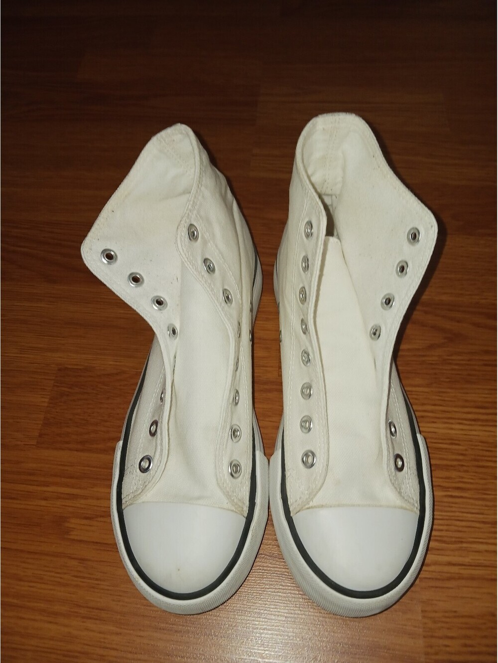 Converse  white Upper  sneakers women's  Size 7